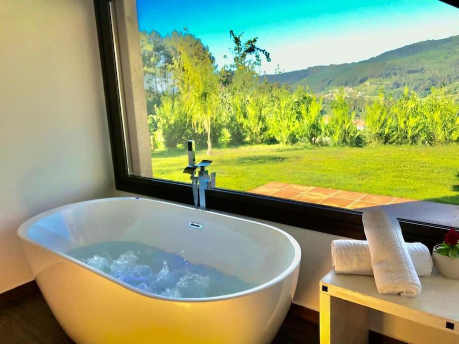 Casa nueva en Vigo-Mos con Chimenea y Jacuzzi Obsequio kit desayuno y botella de cava Pontevedra Exterior foto